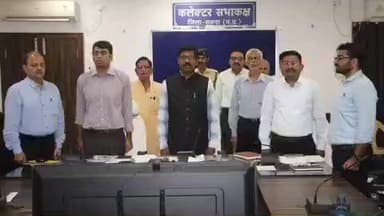 रामपुर बघेलान: कलेक्ट्रेट में राष्ट्रगान और राष्ट्रगीत के साथ कार्य दिवस की शुरुआत