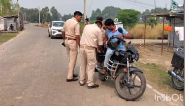 वारिसलीगंज: वारसलीगंज में विधानसभा चुनाव को देखते हुए चलाया गया विशेष चेकिंग अभियान, गाड़ियों की की गई जांच