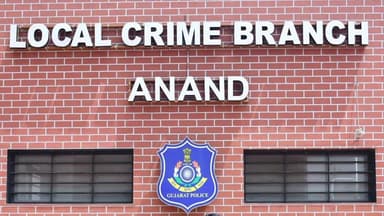 ખંભાત: સલાટવાડાના ટેકરા પરથી વરલી મટકાનો જુગાર રમતા 3 શખ્સો ઝડપાયા.