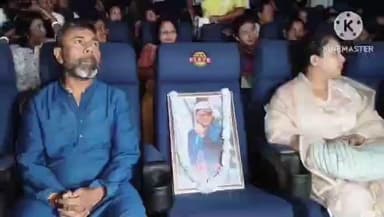 পশ্চিম যোৰহাট: বিধায়ক ৰূপজ্যোতি কুৰ্মীয়ে এটা দৰ্শনীৰ সকলো টিকত বুক কৰি সমষ্টিৰ ১২৫ জন লোককলৈ ৰৈ ৰৈ বিনালে ছবি চালে ইলি ছবিগৃহত