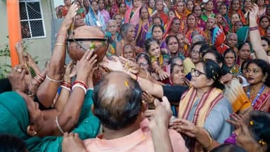 ନିମାପଡା: ପୁରୀ ଠାରେ ହବିଶିଆଲି ମାନଙ୍କୁ ଭେଟି ଶୁଭେଛା ଜଣାଇଲେ ନିମାପଡ଼ା ବିଧାୟିକା ତଥା ଉପମୁଖ୍ୟମନ୍ତ୍ରୀ ପ୍ରଭାତି ପରିଡା