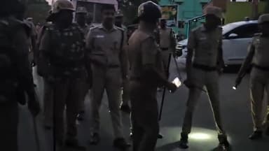 இளையாங்குடி: இளமனூரில் இரு சமூகத்தினர் இடையே மோதல் –இரவு முழுவதும் நீடித்த போராட்டம்
காவல்துறை குவிப்பு