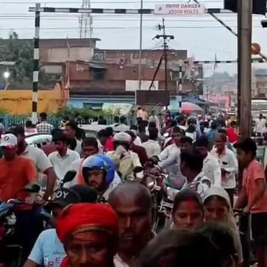 जयनगर: परसाबाद में चार घंटे तक लगा भीषण जाम, राहगीरों की बढ़ी मुश्किलें, प्रशासन से बेहतर व्यवस्था की मांग
#jansamasya