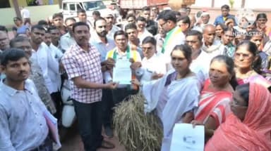 चामोर्शी: शेतकऱ्यांना नुकसान भरपाई द्या..
राष्ट्रवादी काँग्रेस पार्टी जिल्हा संघटन, यांच्या नेतृत्वात तहसीलदारांना निवेदन. .