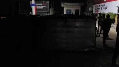 आनंदपुरी: मानगढ़ धाम मुख्य मार्ग पर पेट्रोल पंप के पास तेज रफ्तार से आ रही जीप पलटी, बड़ा हादसा टल गया