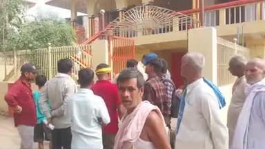 मेजरगंज: खैरवा बराही मे जनसम्पर्क अभियान। ।