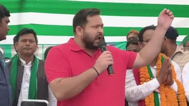 वारिसनगर: वारिसनगर के नर्सरी मैदान में नेता प्रतिपक्ष तेजस्वी यादव ने लोगों को संबोधित किया