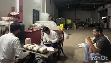 धमतरी: भटगांव के रीपा सेंटर में गंदगी के बीच बन रही थी बालूशाही और सेव मिक्चर, जिला पंचायत अध्यक्ष की शिकायत पर हुई कार्रवाई