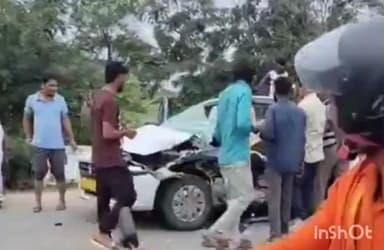 అచ్చంపేట: చెన్నారం సమీపంలో రోడ్డు ప్రమాదం కారును ఢీకొన్న టిప్పర్