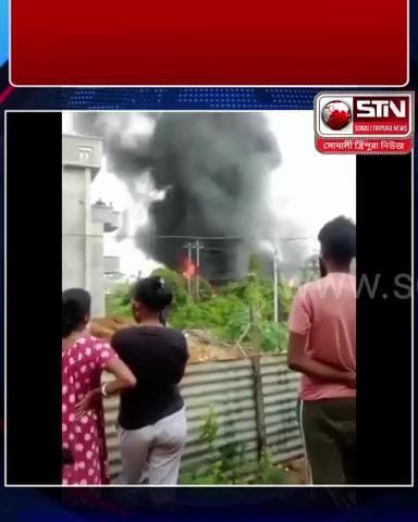 ভ*য়াবহ অ*গ্নিকাণ্ড উদয়পুর বনদোয়ার বিদ্যুৎ নিগম অফিসে। খবর পেয়ে ঘটনাস্থলে পৌঁছায় দমকল কর্মীরা।
