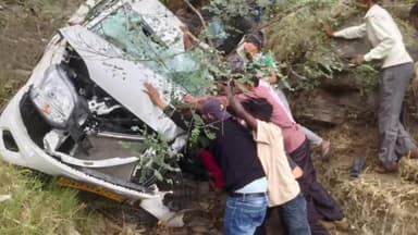 पुल्ला गुमदेश: विकास खंड लोहाघाट के डुंगराबोरा में कार खाई में गिरने से एक महिला और चालक की हुई मौत