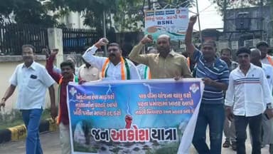 સંખેડા: તાલુકા કોંગ્રેસ સમિતિ દ્વારા કમોસમી વરસાદના કારણે ખેડૂતોના પાકને થયેલા નુકસાન અંગે મામલતદારને આવેદન આપ્યું.