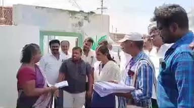 குமாரபாளையம்: வெடியரசம்பாளையத்தில் வாக்காளர் பட்டியல் சிறப்பு தீவிர திருத்த கணக்கெடுப்பு படிவம் விநியோகம் செய்யும் பணியை ஆட்சியர் பார்வையிட்டார்