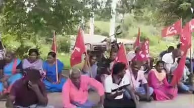 சேந்தமங்கலம்: பொன்னேரி கைக்காட்டியில் குடிநீர் பிரச்சினையை தீர்க்ககோரி தமிழ்நாடு விவசாயிகள் சங்கத்தினர் திடீரென போராட்டத்தில் ஈடுபட்டனர்