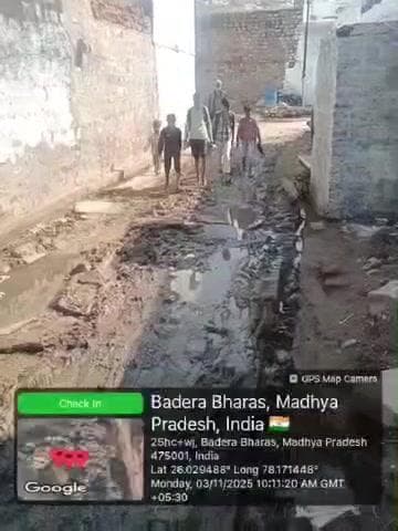 gram badera bharas tahsil chinore jila gwalior me sadak ki halat kharab hone se gav balo ho rahi bhari samsya @badera