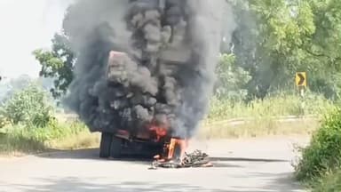 ଜମନକିରା: ଗରିଆବହାଲ ବୁଲାଣିରେ ହାଇୱା ଟ୍ରକ୍ ଓ ସ୍କୁଟି ମଧ୍ୟରେ ଧକ୍କା, ଦୁର୍ଘଟଣାରେ ଉଭୟ ଗାଡ଼ିରେ ଲାଗିଲା ନିଆଁ, ସ୍କୁଟି ଚାଳକଙ୍କ ମୃତ୍ୟୁ