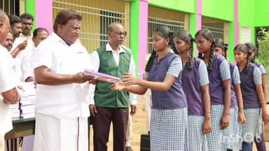 செந்துறை: பொன்பரப்பி அரசு மேல்நிலை பள்ளியில் வழிகாட்டி வினா,விடை தொகுப்பு வழங்கிய அமைச்சர் சிவசங்கர்