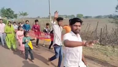 रन्नौद: खतौरा से मां बीजासन धाम कदवाया तक निकली चुनरी यात्रा, क्षेत्र की सुख-समृद्धि की कामना के साथ उमड़ा जनसैलाब