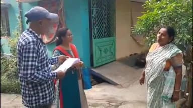 রানাঘাট ২: শুরু হয়ে গেলো এই রাজ্যে SIR এর কাজ,আর তারই অঙ্গ হিসেবে রানাঘাট 2 ব্লকের একাধিক জায়গায় বাড়ী বাড়ী ফর্ম বিলি করলেন BLO রা