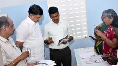 வெம்பக்கோட்டை: ஊராட்சி ஒன்றிய பகுதிகளில் நடைபெற்று வரும் வளர்ச்சி திட்ட பணிகளை மாவட்ட ஆட்சித் தலைவர் நேரில் சென்று ஆய்வு மக்களிடம் கருத்துகள் கேட்டறிந்தார்