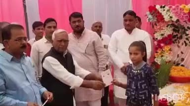 टांडा: टांडा क्षेत्र के अमेदा सरैयां गांव में मां की शोकसभा का पैसा बच्चों की शिक्षा पर खर्च, 13 गरीब बच्चों के लिए एफडी कराई