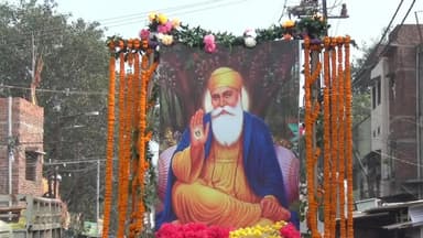 झरिया/जोरापोखर/सिंदरी: झरिया: गुरु नानक देव जी के प्रकाश उत्सव पर निकली नगर कीर्तन, हज़ारों सिख समुदाय के लोग रहे मौजूद