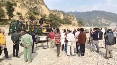 धर्मपुर: लौंगणी पंचायत के वीर सपूत कर्नल तेजेंद्र सिंह का अंतिम संस्कार सैन्य सम्मान के साथ किया गया