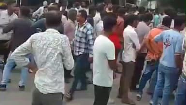 मंदसौर: लालघाटी मंडी में मूंगफली की तुलाई न होने से नाराज़ किसानों ने महू-नीमच हाइवे पर किया चक्का जाम