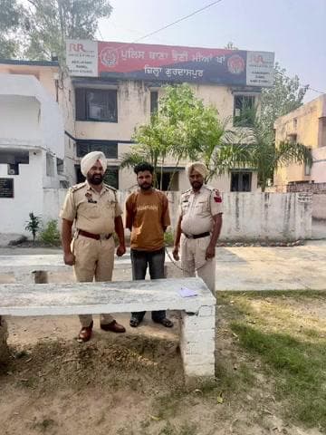 ਬਟਾਲਾ: ਥਾਣਾ ਭੈਣੇ ਮੀਆਂ ਖਾਂ ਦੀ ਪੁਲਿਸ ਨੇ 27 ਨਸ਼ੀਲੀਆਂ ਗੋਲੀਆਂ ਸਮੇਤ ਇੱਕ ਨੌਜਵਾਨ ਨੂੰ ਕੀਤਾ ਗ੍ਰਿਫਤਾਰ ਮਾਮਲਾ ਦਰਜ