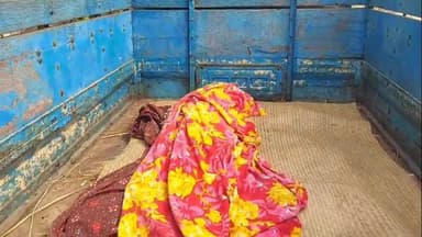 আউশগ্রাম ১: আউশগ্রামের যাদবগঞ্জে উদ্ধার মৃত কিশোরের দেহ ময়নাতদন্তের জন্য বর্ধমানে পাঠালো পুলিশ, শোকের ছায়া এলাকায়