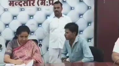 मंदसौर: सुशासन भवन में जनसुनवाई, कलेक्टर को 50 लोगों ने दिए आवेदन, जल्द निराकरण के निर्देश