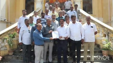 ಶಿವಮೊಗ್ಗ: ರಸ್ತೆಗಳ ಅವ್ಯವಸ್ಥೆ ಸರಿಪಡಿಸುವಂತೆ ಒತ್ತಾಯಿಸಿ ಶಿವಮೊಗ್ಗದಲ್ಲಿ ಪಾಲಿಕೆ ಆಯುಕ್ತರಿಗೆ ಮನವಿ