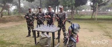 मधवापुर: अखहरघाट: SSB जवानों ने 120 बोतल शराब व बाइक ज़ब्त की, धंधेबाज फरार