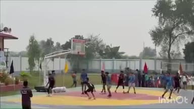 गोला गोकरणनाथ: गोला नगर के राजेन्द्र गिरि एकेडमी ने गोला खेल महोत्सव में अंडर 17 बास्केटबॉल चैम्पियन का खिताब जीता