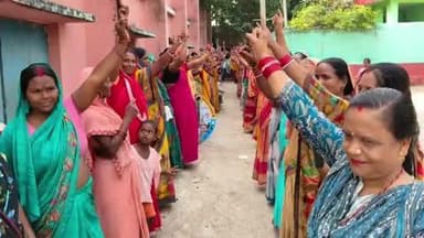 अस्थावां: अस्थावां प्रखंड के उगावां गांव में जीविका दीदियों द्वारा मतदाता जागरूकता अभियान चलाया गया