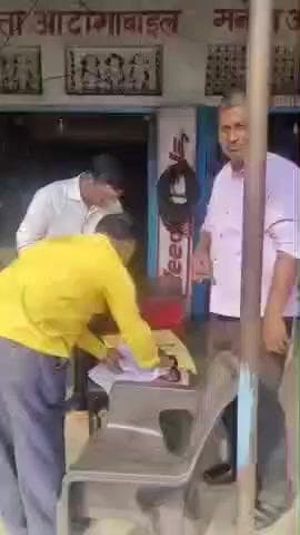 सिकंदरपुर: उपजिलाधिकारी सिकंदरपुर ने बस स्टेशन चौराहे पर SIR को लेकर लोगों को किया जागरूक