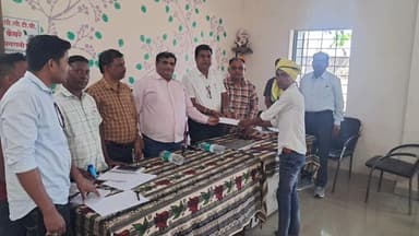 तिरोड़ी: महकेपार जनसुनवाई में फसल बर्बादी की शिकायत लेकर पहुंचे किसान