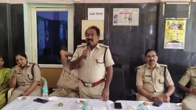 విద్యాసంస్థల యాజమాన్యాలు తమ డ్రైవర్లపై శ్రద్ధ అవసరం: ఆర్టీవో