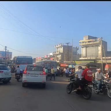 थानागाजी: थानागाजी में डीएसपी ऑफिस के सामने अवैध ठेली और रेहड़ी से रोज़ लगता है जाम, स्कूली बच्चों और राहगीरों को परेशानी