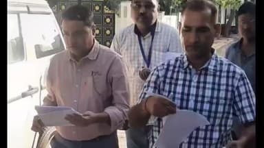 बीकानेर: मतदाता सूचियों के गहन पुनरीक्षण कार्यक्रम के तहत बीएलओ घर-घर जाकर 18 लाख से ज्यादा मतदाताओं तक पहुंचने का लक्ष्य