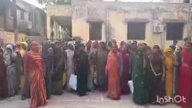 बसेड़ी: नरेगा मजदूरों ने कम भुगतान मिलने पर जताई नाराजगी