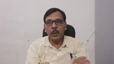 ➡️ पशुपालक लंपी वायरस से घबराए नही
लंपी वायरस के संबंध में उप संचालक पशु चिकित्सा विभाग डॉ. अशोक सिंह ने दी आवश्यक जानक...