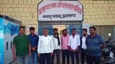 मनातू: पदमा पंचायत के पकरियाडीह गांव में जमीन विवाद, ग्रामीणों ने प्रखंड परिसर में किया हंगामा