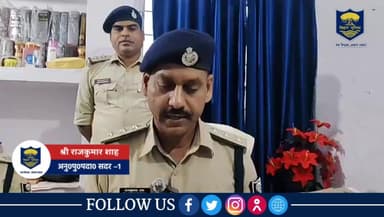 #भोजपुर_पुलिस द्वारा 72 घंटे के अंदर दोहरे हत्याकांड का सफल उद्भेदन
आरा मुफस्सिल थानांतर्गत दिनांक 30-31 अक्टूबर 2025 की मध्यरात्रि में प्रेम प्रसंग के कारण पिता और पुत्र की गोली मारकर की गई हत्या के मामले में संलिप्त 02 अभियुक्तों को 03