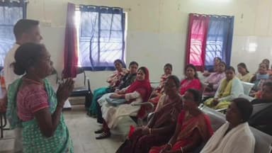 सेन्हा: सेन्हा सामुदायिक स्वास्थ्य केंद्र में कुष्ठ रोग जागरूकता को लेकर शिक्षिकाओं को दिया गया प्रशिक्षण
