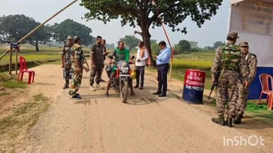 कौआकोल: नक्सल प्रभावित इलाका कौवाकोल में थाना प्रभारी उमाशंकर सिंह की देखरेख में अर्ध सैनिक बल के साथ विशेष चेकिंग अभियान