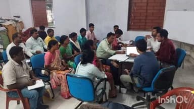 बरहरुवा: बरहरवा प्रखंड के जेएसएलपीएस सभागार में आजीविका कार्यों से संबंधित समीक्षा बैठक आयोजित