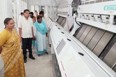 గజ్వేల్: వర్గల్ మండలంలో పలు మిల్లులను సందర్శించి పారాబాయిల్డ్ రైస్ తయారీ విధానాన్ని పరిశీలించిన జిల్లా కలెక్టర్ హైమావతి