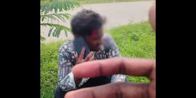 అవనిగడ్డ: పామర్రులో జగన్ కాన్వాయ్ ను అనుసరిస్తున్న ఇద్దరికి ప్రమాదం