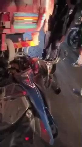 कटघरा दुर्गा मन्दिर के पास ट्रक और बाइक की भीषण टक्कर, पूर्व जिला पंचायत सदस्य श्री अखिलेश सिंह राठौर जी ने घायलों की